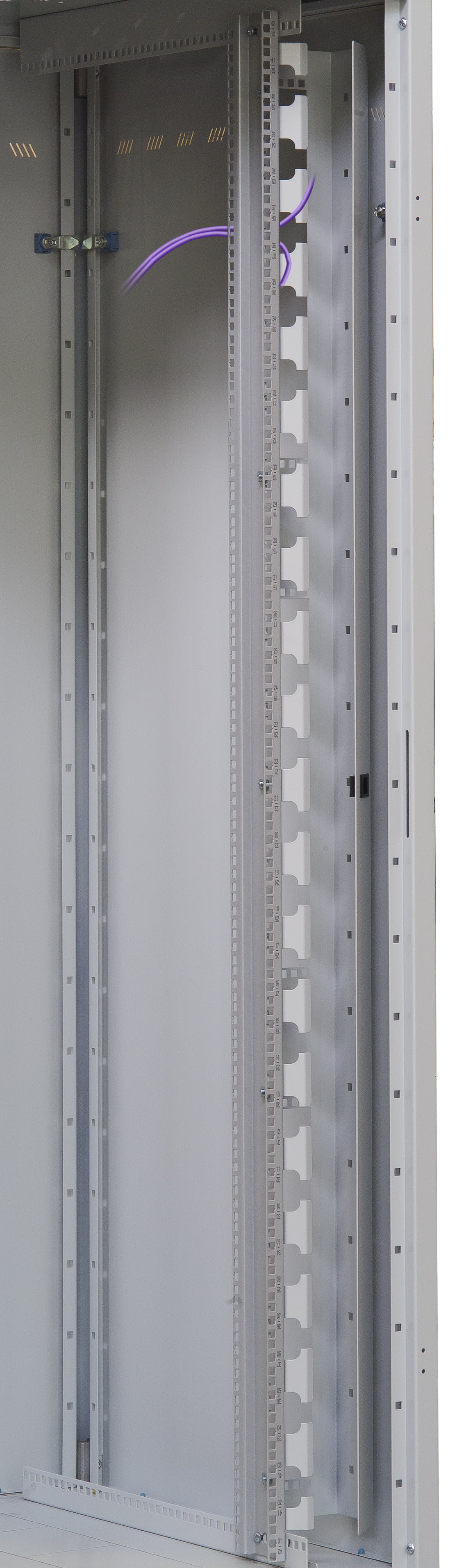 Coppia Canala Gestione Cavi Verticale 42U con Sportello Chiusura a Scatto Nero - Intellinet I-CASE CABLEP-800S