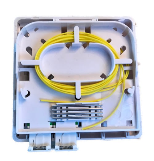Scatola FTTH Indoor IP20 4 x SC o LC Duplex 80x80 con Passacavo Versione a Crimpare - I-CASE FTTH6