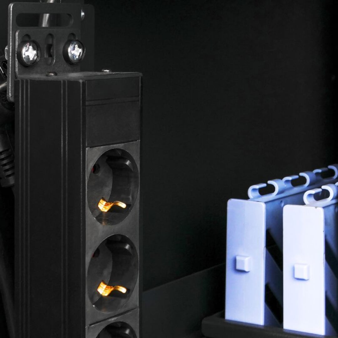 Kit Set 4 Viti 4 Dadi e 4 Rondelle per Montaggio Rack - Intellinet I-CASE MOUNT
