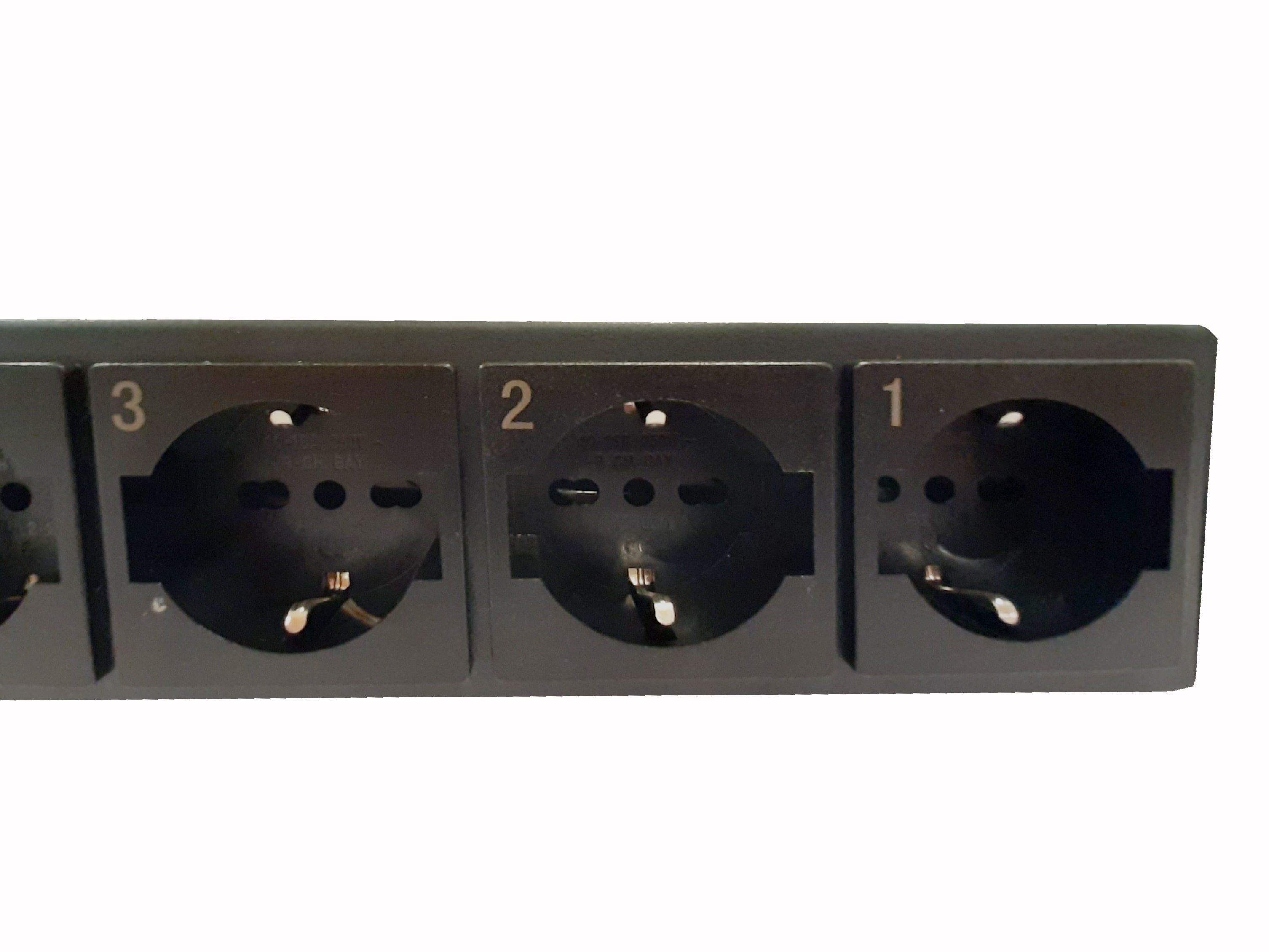 Multipresa a 8 Posti da Rack 19'' con 8 Interruttori Luminosi 1,5U - Techly Professional I-CASE STRIP-815I