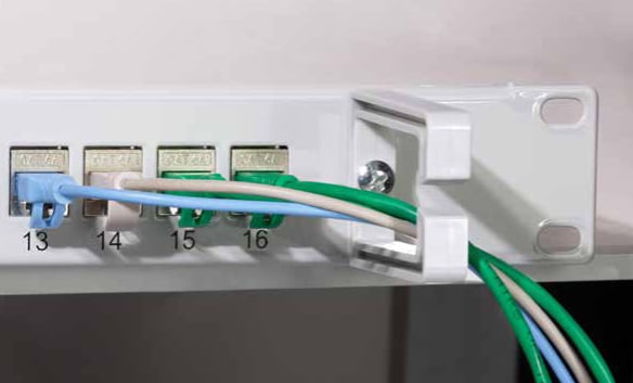 Pannello Patch 16 Posti Keystone Senza Frutti con Gestione Cavi Grigio - Logilink I-KS PP-16-CMG