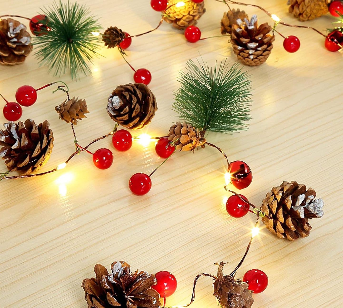 20 Luci LED in Filo d'argento Pigne e Bacche Rosse - Goobay I-LED-CHAIN20PINE