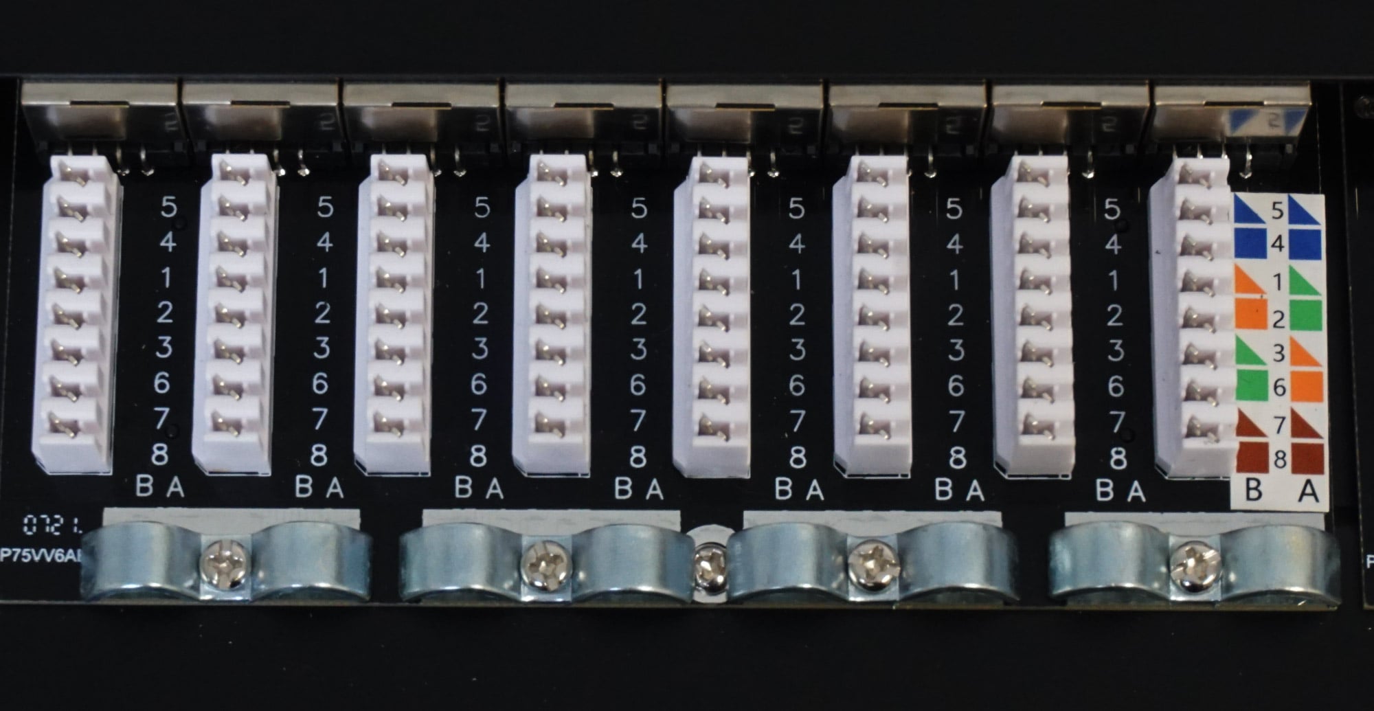 Pannello Patch 24 Posti 19'' 0.5U Cat6a Schermato Nero - Intellinet I-PP 24-RS-C6ABH