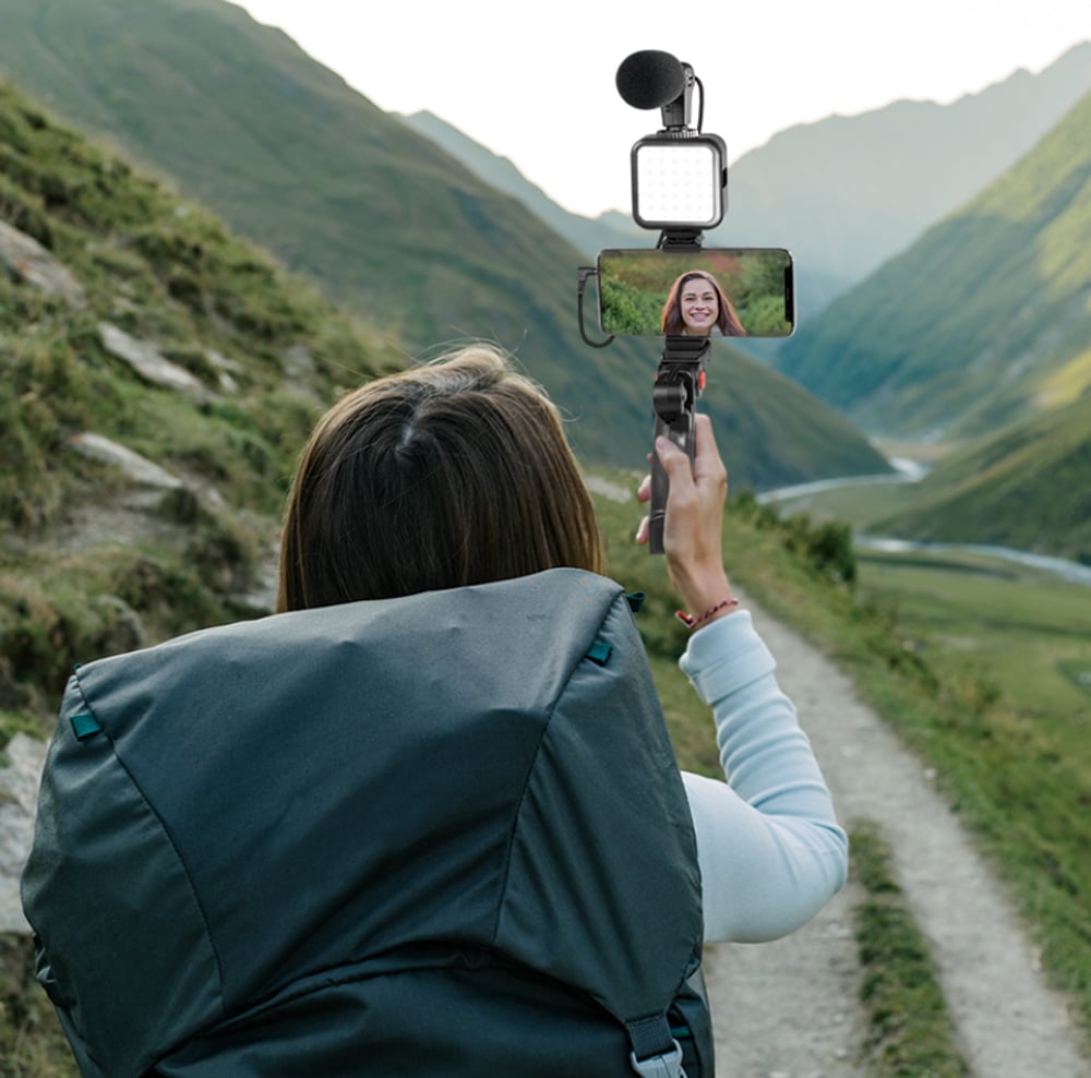 Kit Vlogger Treppiede per Smartphone 4,7''–7'' con Luce LED e Microfono Direzionale - Logilink I-SMART-VLOG