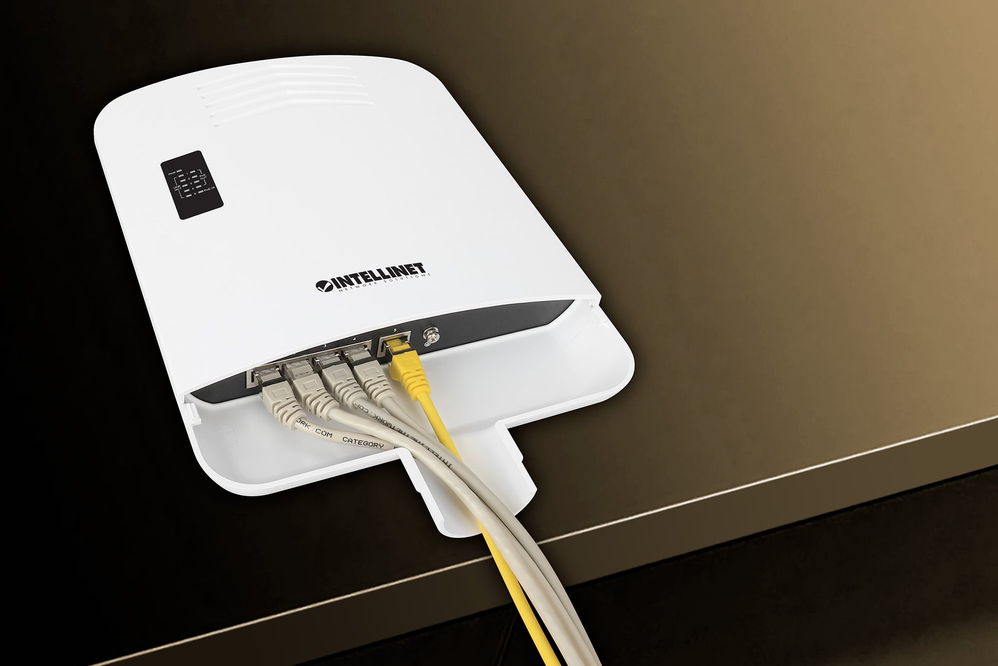 Switch Gigabit 5 porte PoE Passante / Extender 4 porte PoE+ per Esterno - Intellinet I-SWHUB POE-OUT220
