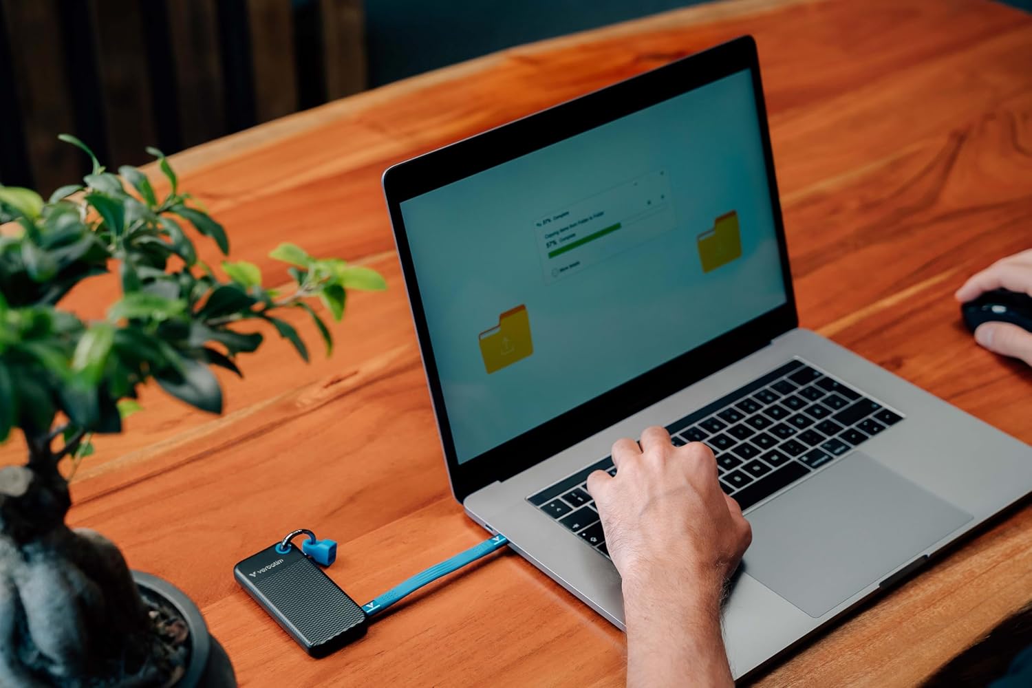 Pocket SSD Portachiavi con Attacco per Cavo USB-C™ 1TB Nero Blu - Verbatim IC-32191