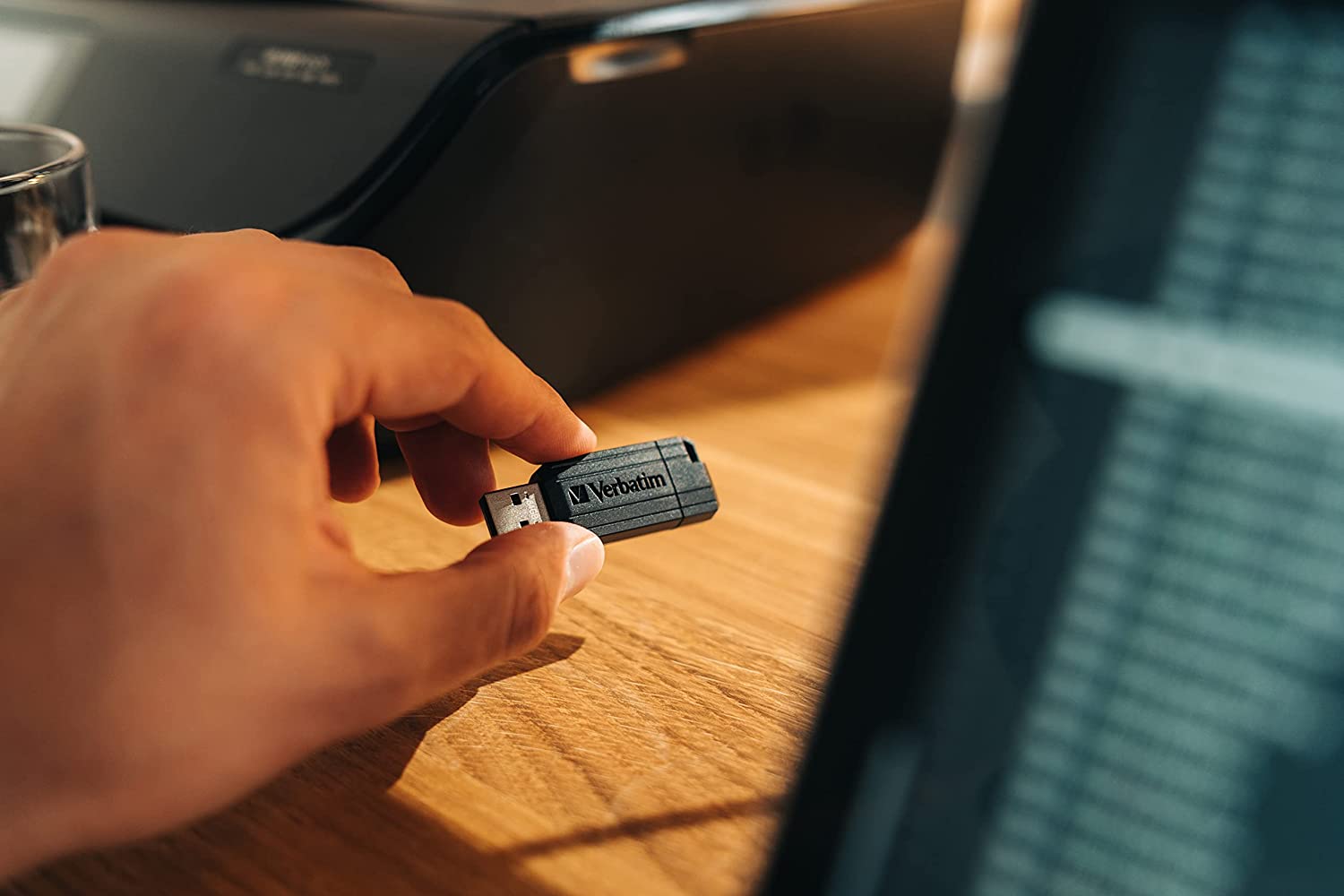 Memoria USB 2.0 PinStripe da 16Gb Colore Nero - Verbatim IC-49063