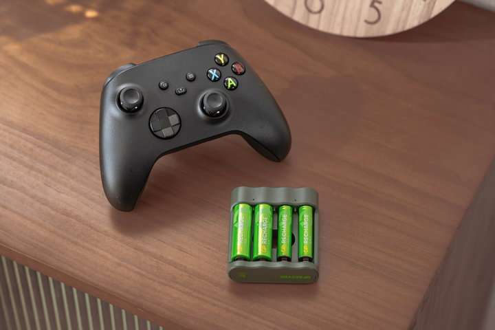 Caricabatterie per AA e AAA con 2 Batterie AA e 2 Batterie AAA Incluse - GP Batteries IC-GP202270