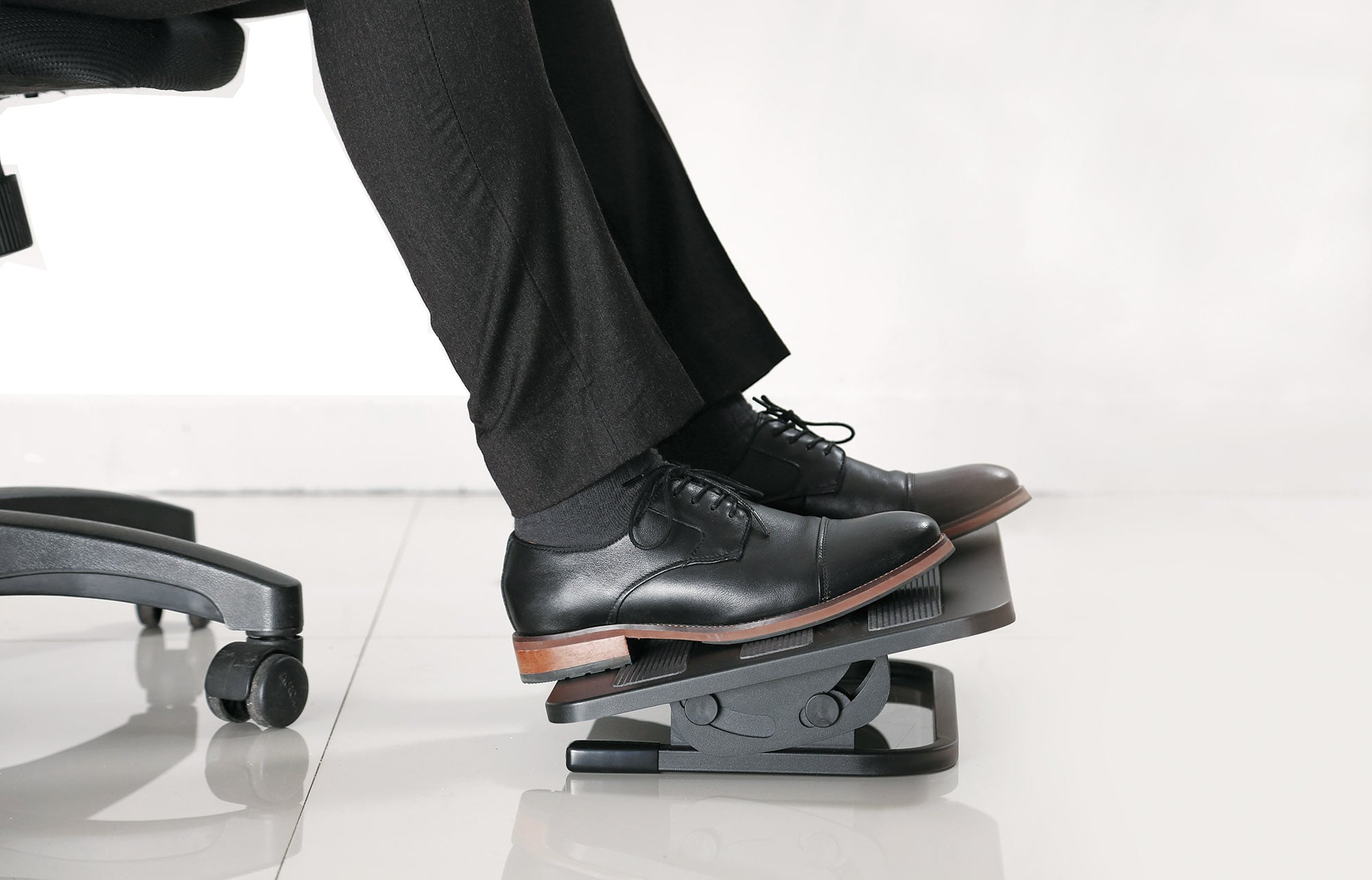 Adjustable and Ergonomic footrest for Smart Working - Manhattan ICA-FR 198