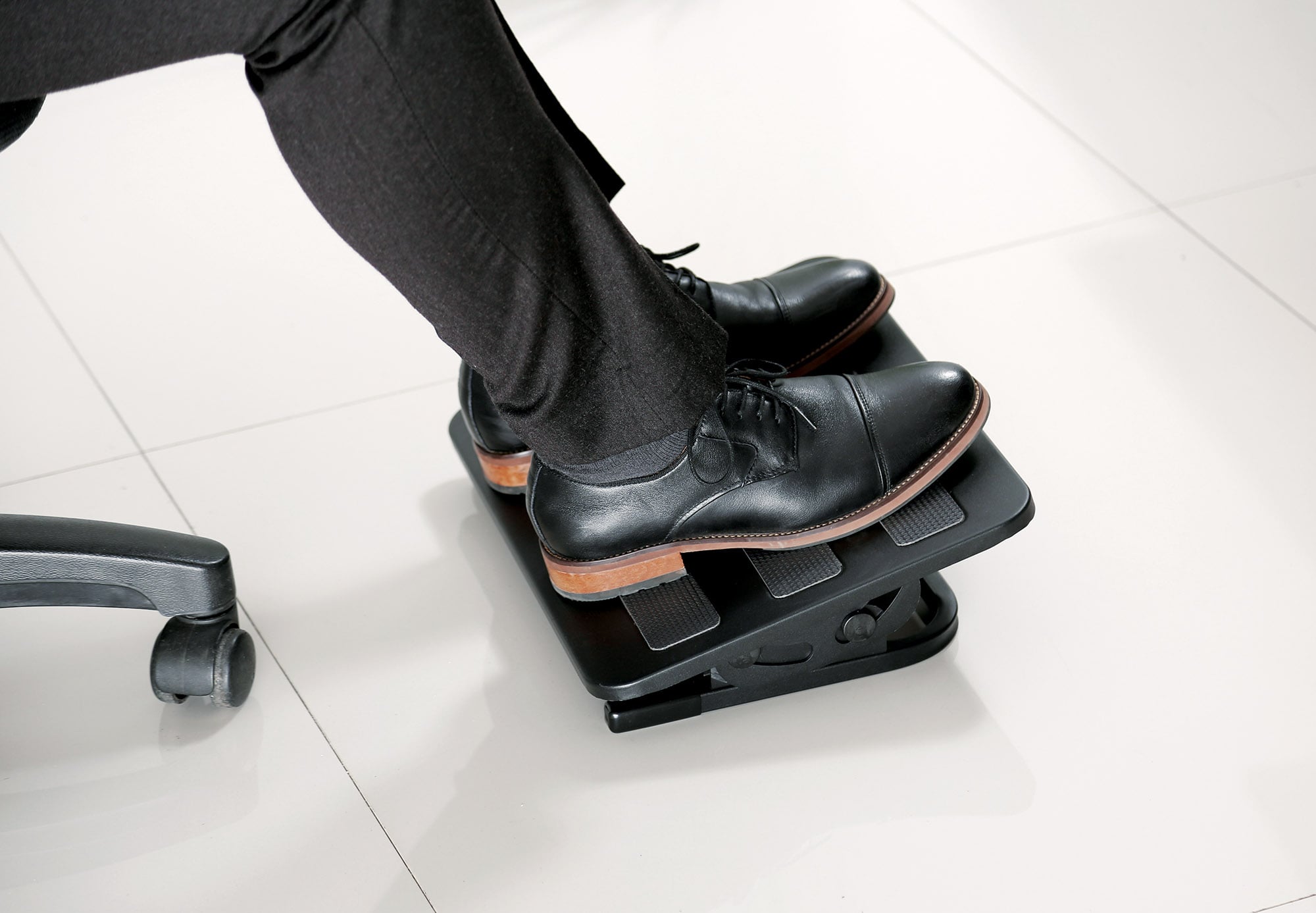 Adjustable and Ergonomic footrest for Smart Working - Manhattan ICA-FR 198