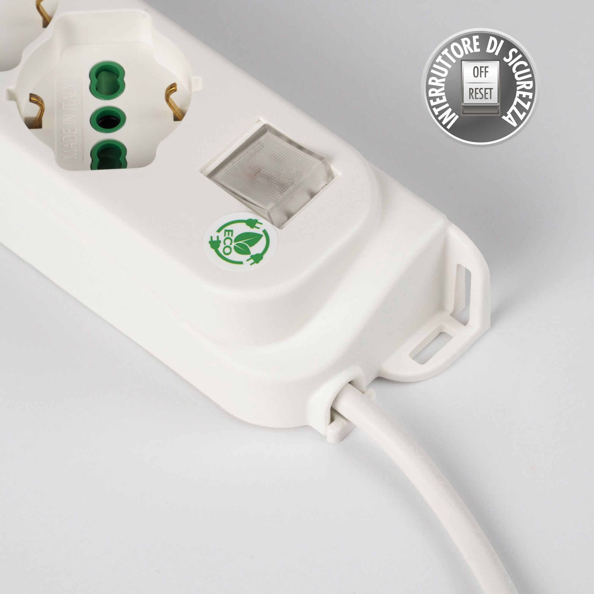Presa Multipla a 3 Posti Italiana Bipasso con Interruttore Bianco - FME ICPS4040W