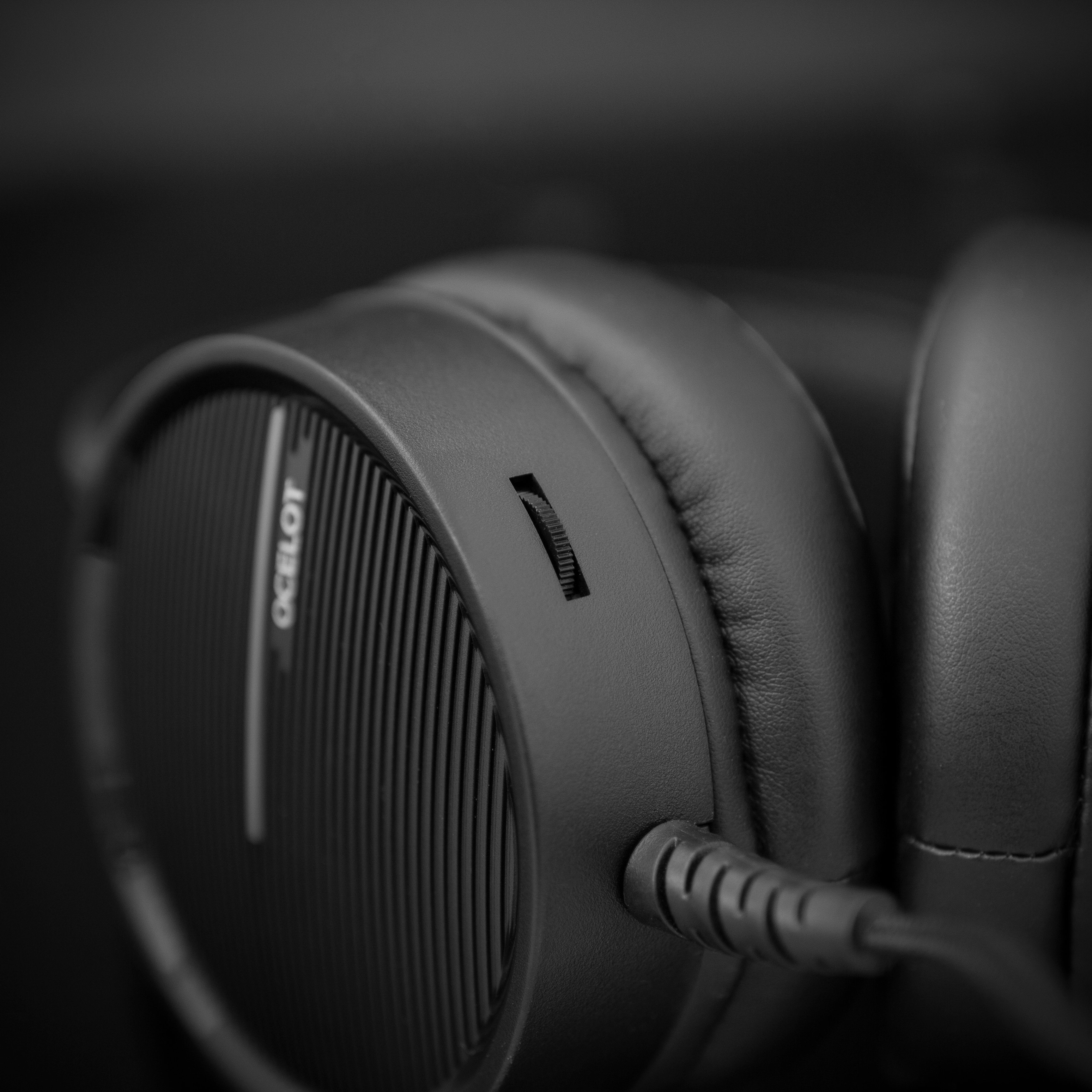 Gaming headphones with Black GH- 2042 OCELOT Microphone - White Shark ICSB-GH 2042