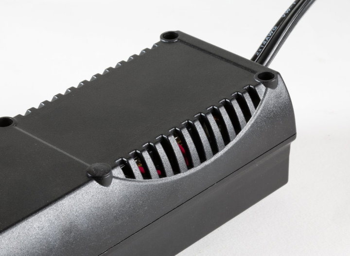 Trasformatore di corrente per auto 12V/230V con USB-A e USB-C - Technaxx ICTX-TE21