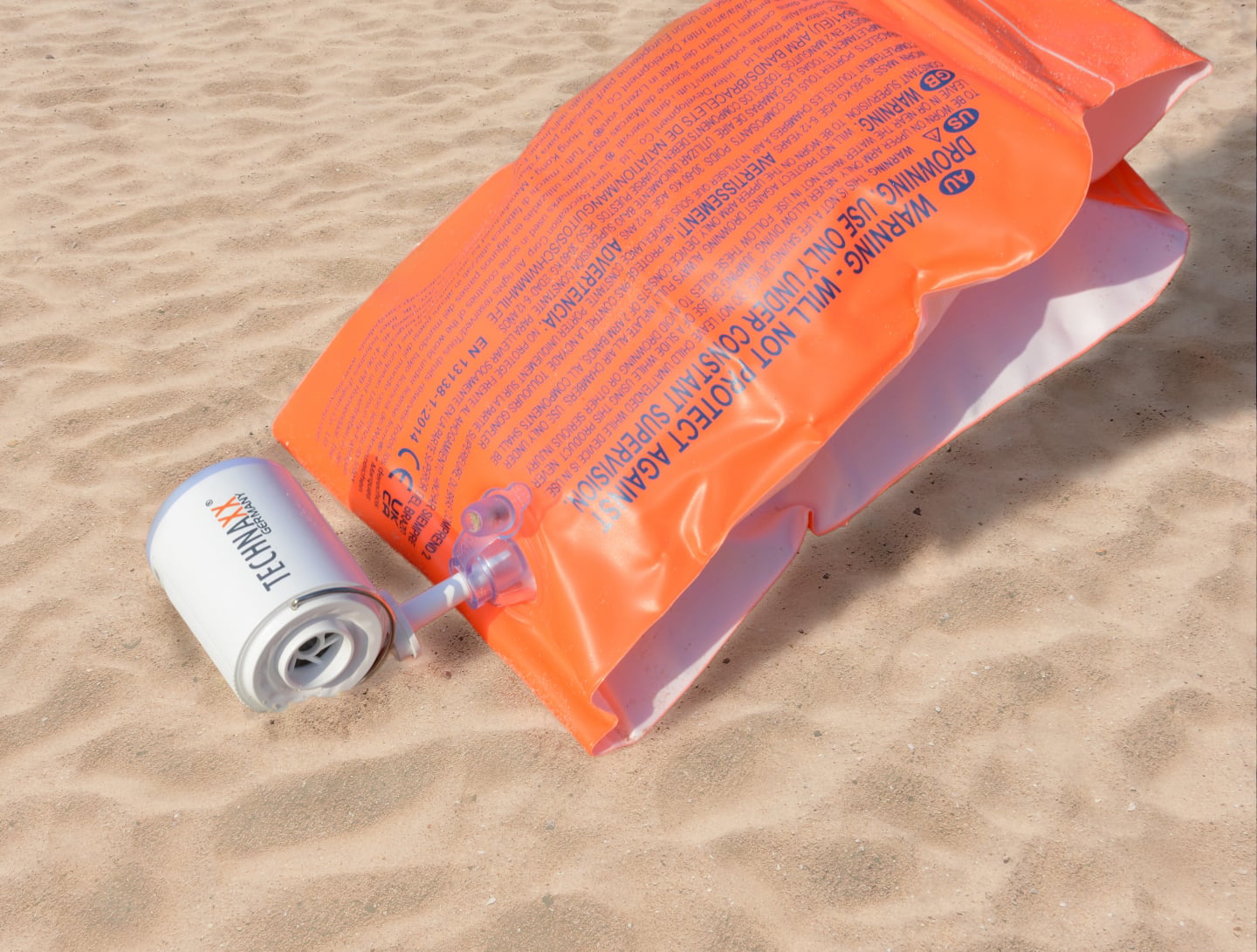 Mini Air Pump with Rechargeable Battery and Camping LED Light - Technaxx ICTX-TX 261