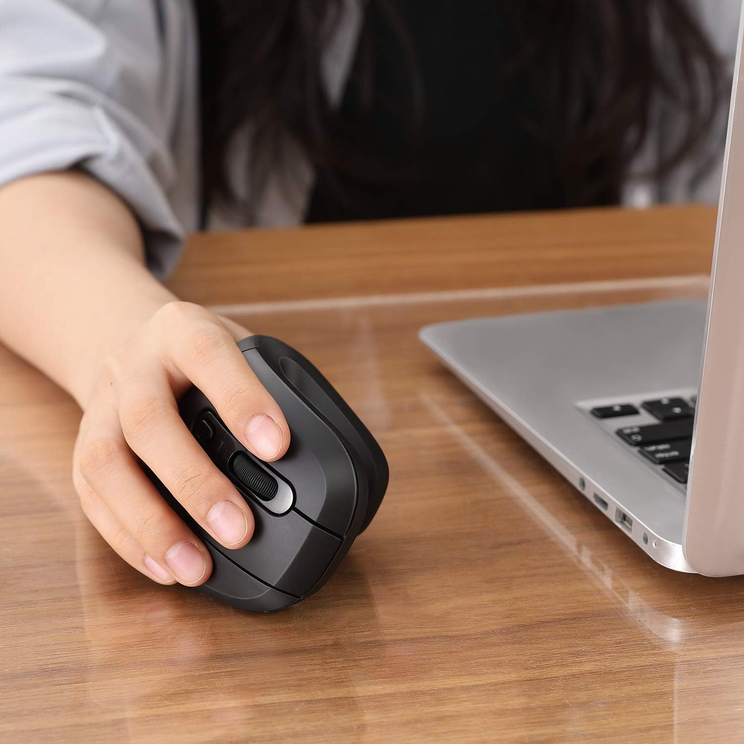 Mouse Verticale Ottico Wireless 3200 Dpi Ergonomico - Techly IM 1100-VM-B