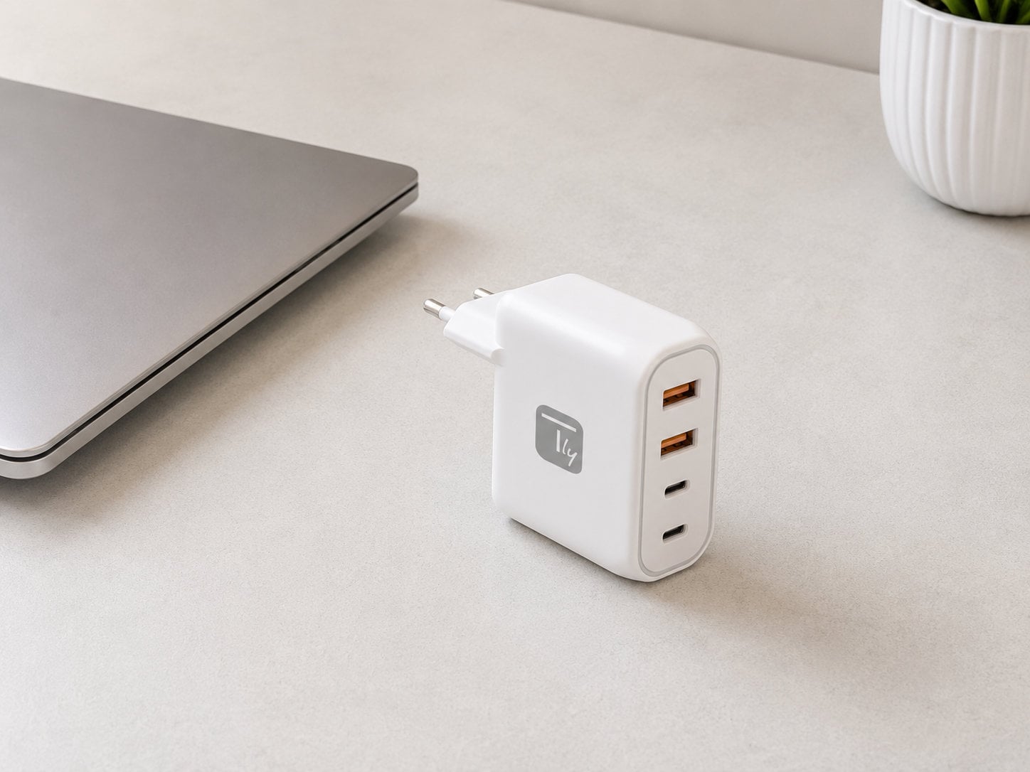 Caricatore Alimentatore 2 Porte USB-C™ e 2 Porte USB-A da Muro 100W per Smartphone o Tablet - Techly IPW-PD100W-2A2CW