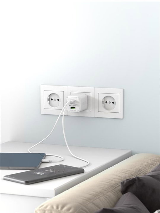 Nano Caricatore GaN 65W 2xUSB-C PD + USB-A QC da Muro Bianco - Goobay IPW-USB-65W2C1ANW