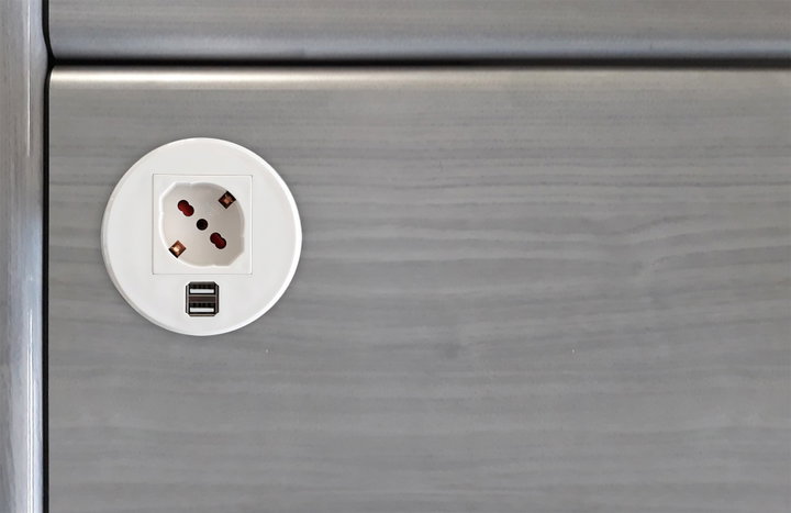 Presa da scrivania ad incasso con presa universale e 2 USB - Techly IUPS-PCP-81U2U