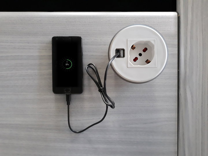 Presa da scrivania ad incasso con presa universale e 2 USB - Techly IUPS-PCP-81U2U