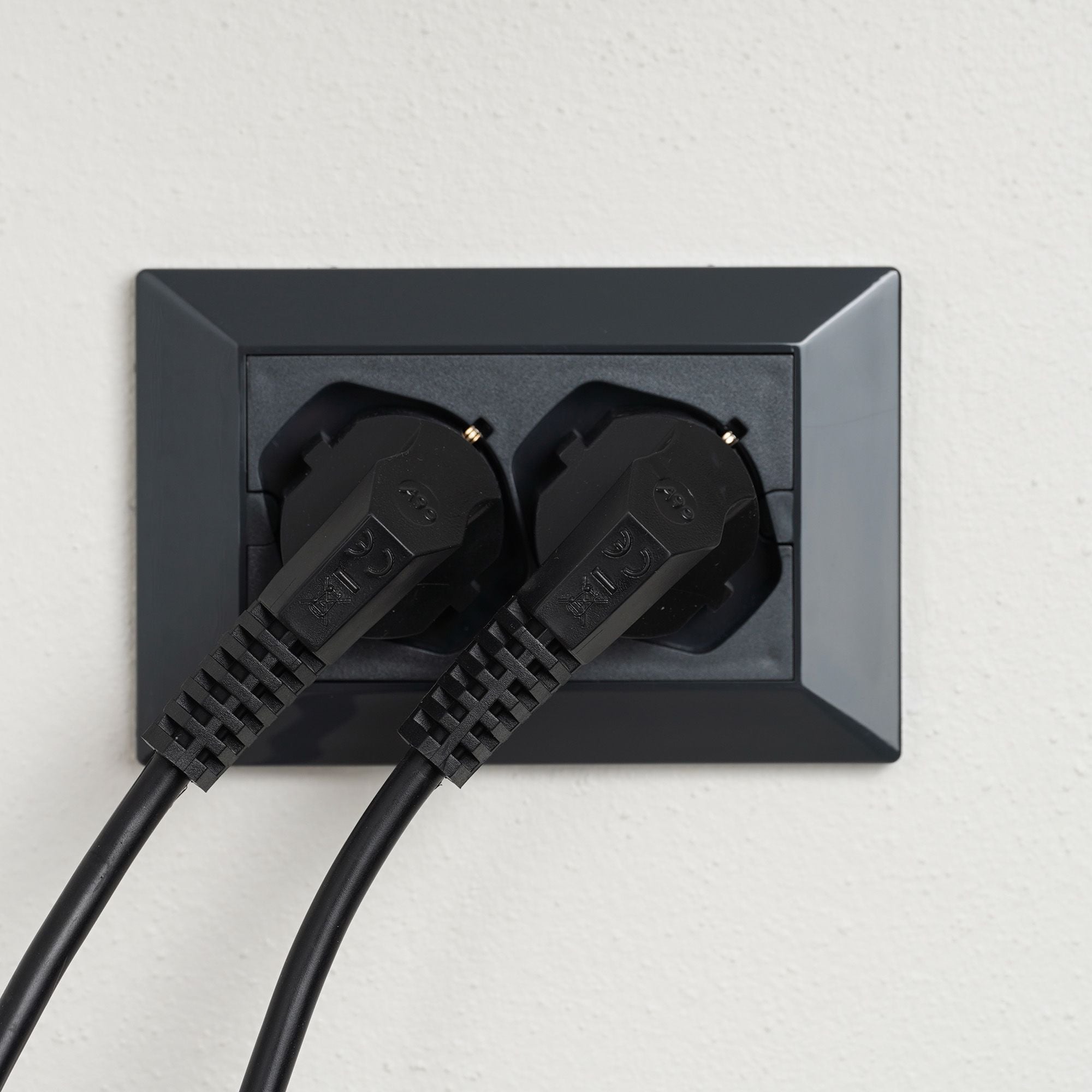 Universal Multi-Stake from Incasso with Double Double-Seat Bipasso Italian Schuko Nero - FME IUPS-PCP-OPEB
