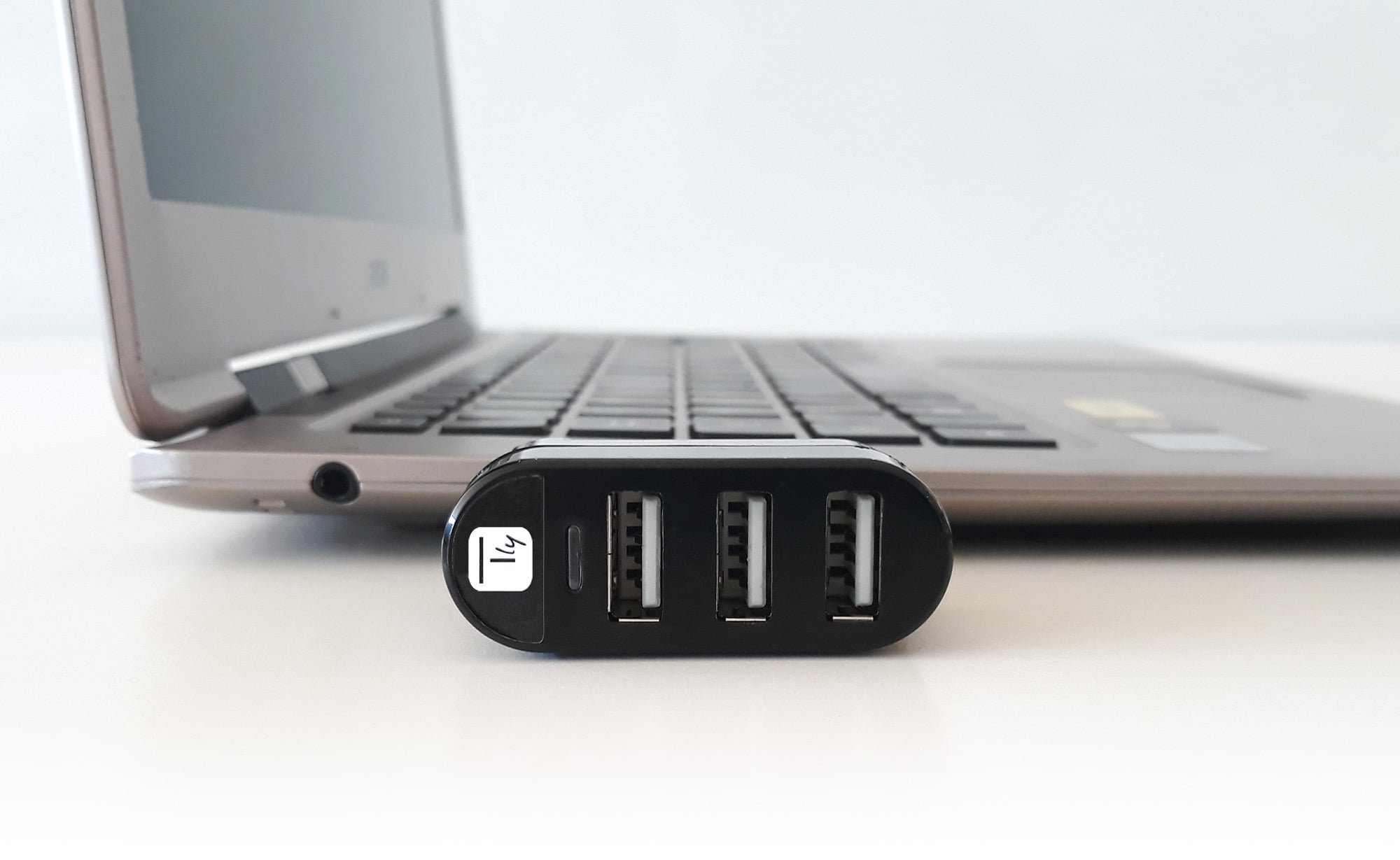 Mini Hub Rotante con 3 Porte USB 2.0 Nero - Techly IUSB2-HUB3-ROTB