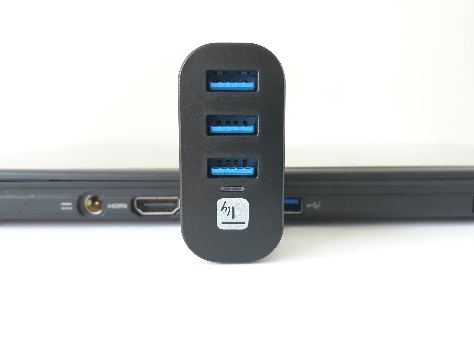 Mini Hub Rotante con 3 Porte USB 3.2 Nero - Techly IUSB3-HUB3-ROTB