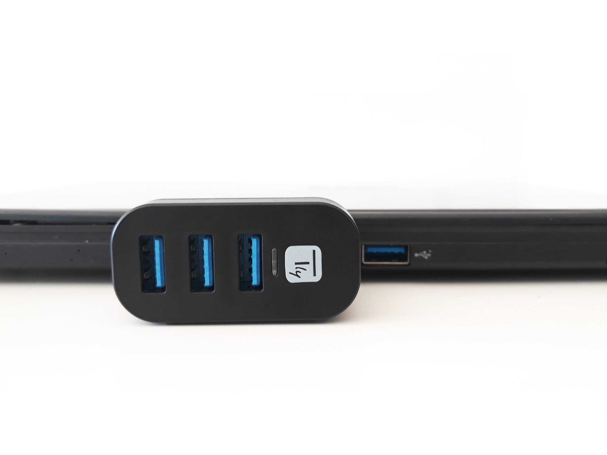 Mini Hub Rotante con 3 Porte USB 3.2 Nero - Techly IUSB3-HUB3-ROTB