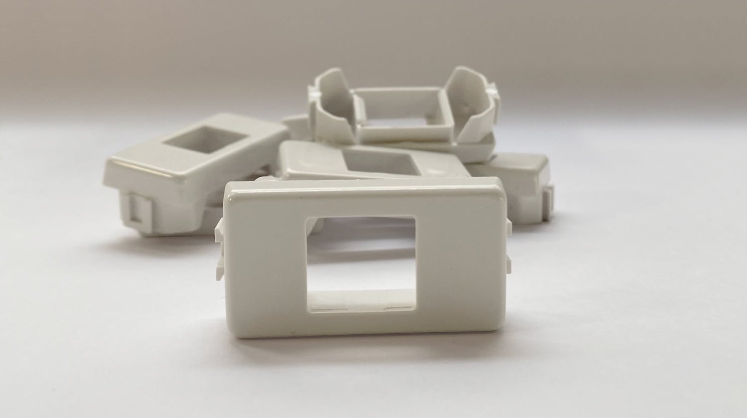 Adattatore Frutti RJ45 Ticino Matix Antibatterico Bianco - Intellinet IWP-MD ADAPT/MATIXB